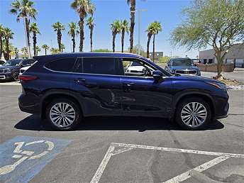 Blue Toyota Highlander SUV 2021