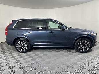 2022 Volvo XC90 T6 Momentum 