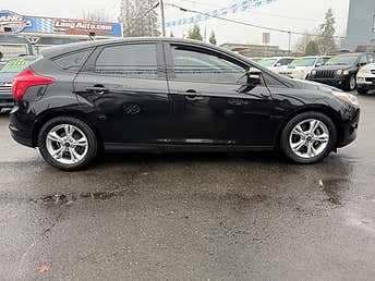 Black Ford Focus Hatchback 2014