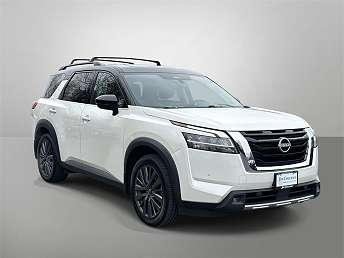 2022 Nissan Pathfinder SL 