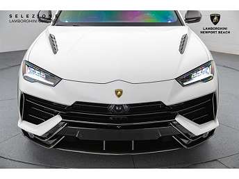 White Lamborghini Urus Performante 2023