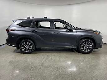 2025 Toyota Highlander XLE 