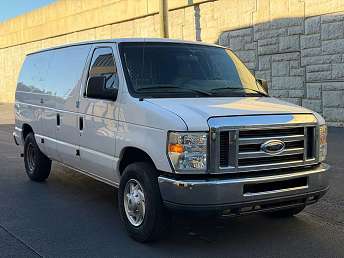 White Ford Econoline E-150 2013