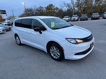 2024 Chrysler Voyager LX 