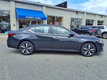 2022 Nissan Altima SV 