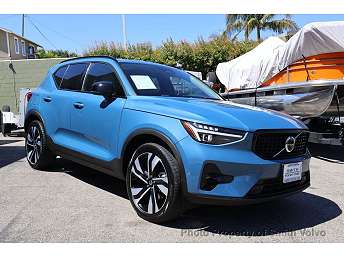 2024 Volvo XC40 B5 Plus 