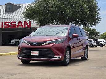 2024 Toyota Sienna XLE 