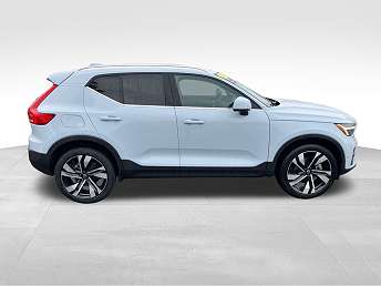 2024 Volvo XC40 B5 Ultimate 