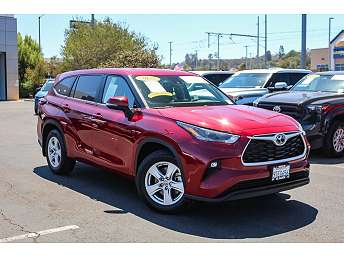 2025 Toyota Highlander LE 