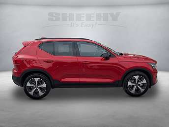 2023 Volvo XC40 B5 Plus 