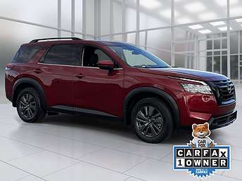 2022 Nissan Pathfinder SV 