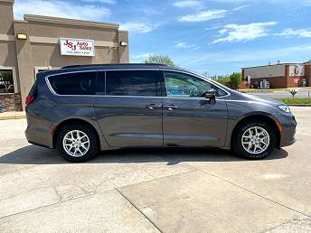 2022 Chrysler Pacifica Touring-L 