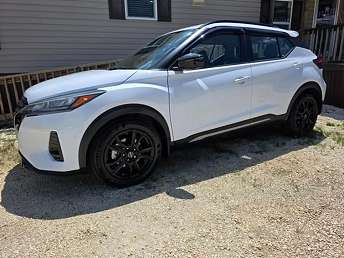 2022 Nissan Kicks SR 