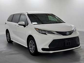 2024 Toyota Sienna LE 