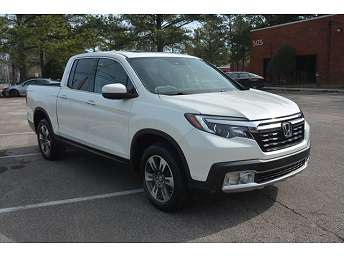 White Honda Ridgeline Pickup 2017