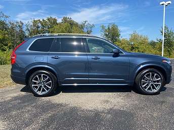 2019 Volvo XC90 T6 Momentum 