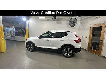 2023 Volvo XC40 B5 Plus 
