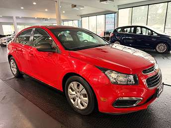 Red Chevrolet Cruze Sedan 2016