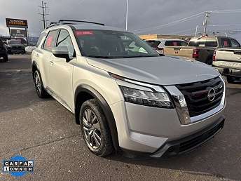 2022 Nissan Pathfinder SV 