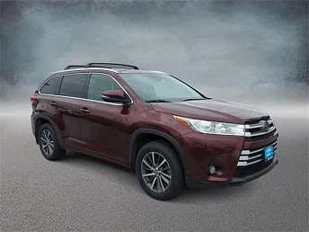 Red Toyota Highlander XLE 2018