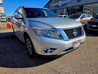 Silver Pathfinder SUV 2016