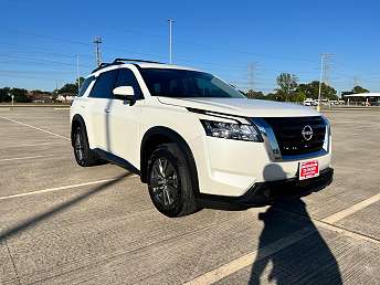 2022 Nissan Pathfinder SV 