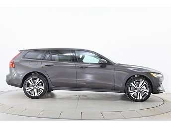 2025 Volvo V60 B5 Plus 