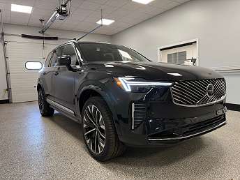 2025 Volvo XC90 T8 Plus 