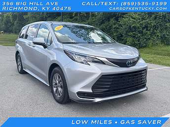 2023 Toyota Sienna LE 