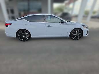2023 Nissan Altima SR 