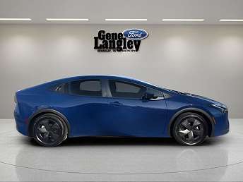 2025 Toyota Prius LE 