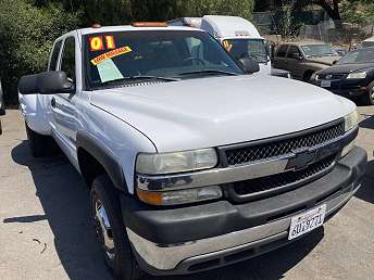 White Silverado 3500 Pickup 2001