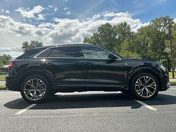2023 Audi Q8 Premium Plus 
