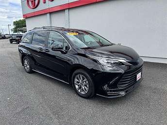 2024 Toyota Sienna LE 