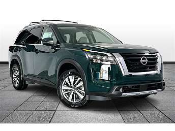 2025 Nissan Pathfinder SL 