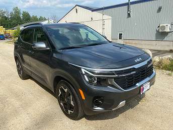 Gray 2024 Kia Seltos SUV
