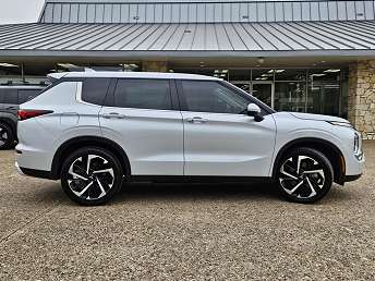 2023 Mitsubishi Outlander SE 