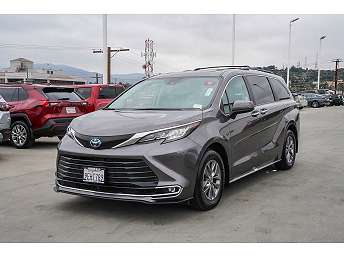 2023 Toyota Sienna XLE 