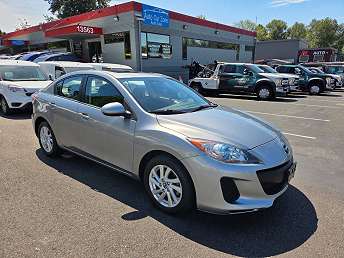 Gray Mazda Mazda3 i Grand Touring 2013