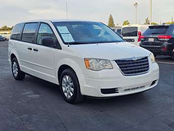 White Chrysler Town & Country LX 2008