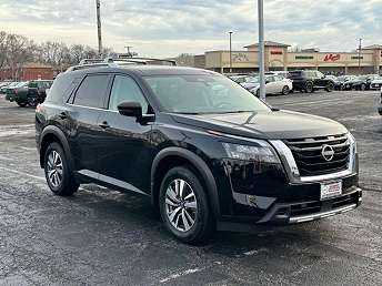 2025 Nissan Pathfinder SL 