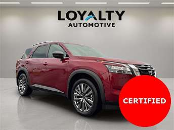 2025 Nissan Pathfinder SL 