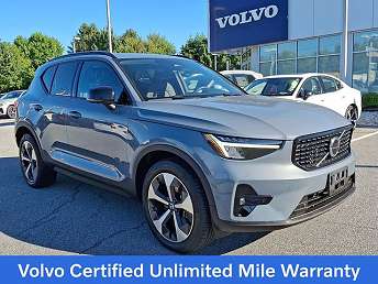 2023 Volvo XC40 B5 Plus 