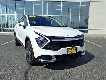 White Kia Sportage SUV 2023