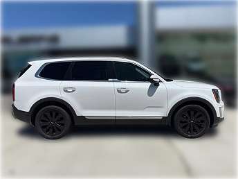White Kia Telluride SUV 2021