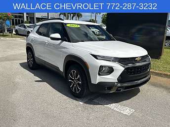 White Chevrolet TrailBlazer SUV 2023