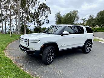 2023 Rivian R1S Adventure 