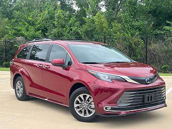 2025 Toyota Sienna XLE 