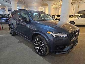2023 Volvo XC90 T8 Plus 