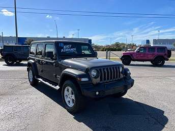 Gray Jeep Wrangler SUV 2018